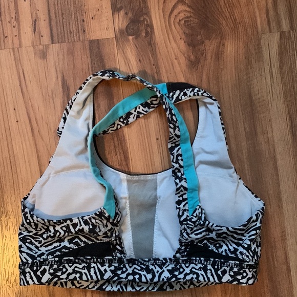 Size 4 bra with pockets in boobs - Picture 2 of 2